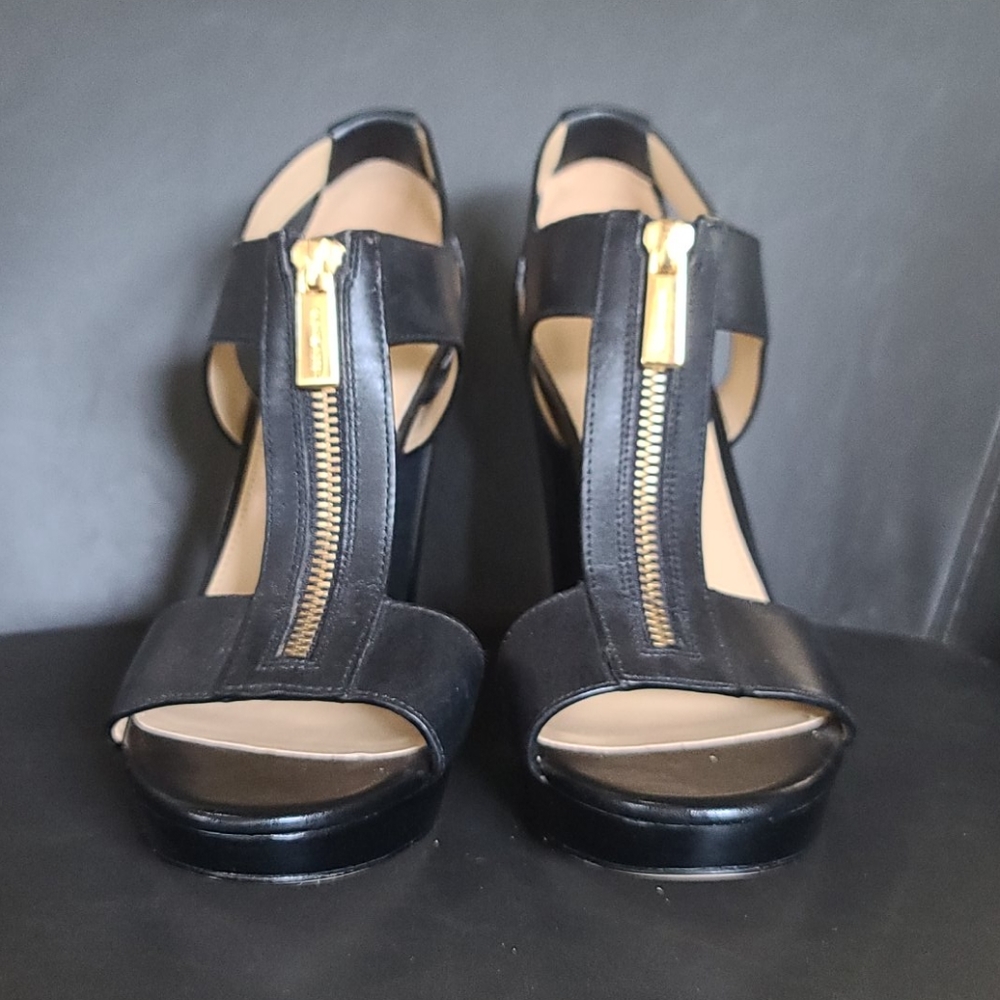 Michael Kors Berkeley T-strap
